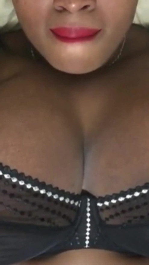 Mere bare stanon ki selphi ko hilaate hue chidhaana
