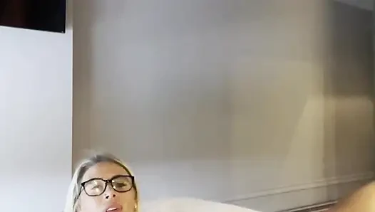 Siyah yarak oyuncağım boşalıyor