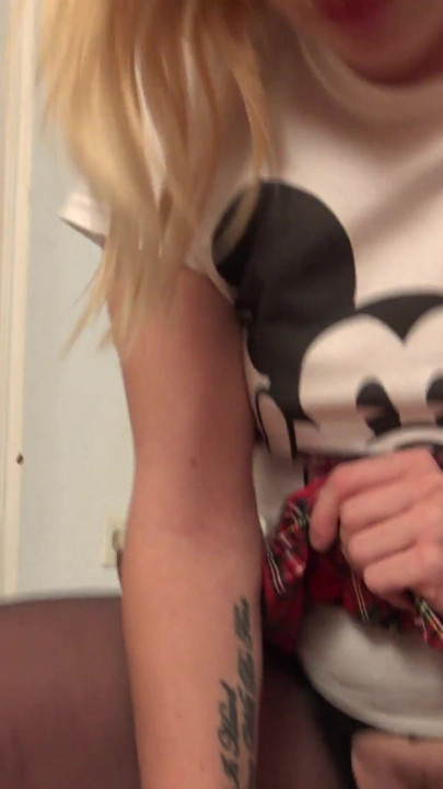 Bizarr Teen-dom Face Dildo Fucking with Pee!