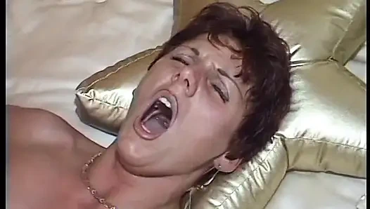 Kurze haare, rothaarige reife wird gefickt und gefistet