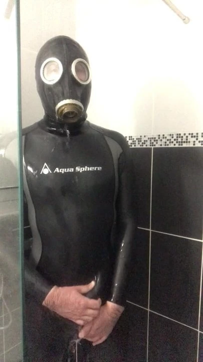 Wetsuit gasmask