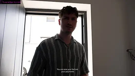 Ehefrau gab sich einem schuldensammler und ehemann beobachtet