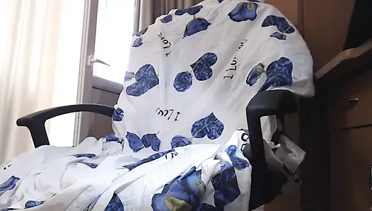 Heißes teen squirtet mit dildo