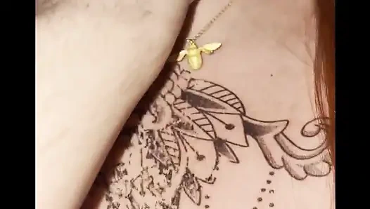 Ehefrau und ehemann haben schmutzigen sex. Schwarzer dildo, fisting, creampie, kommen