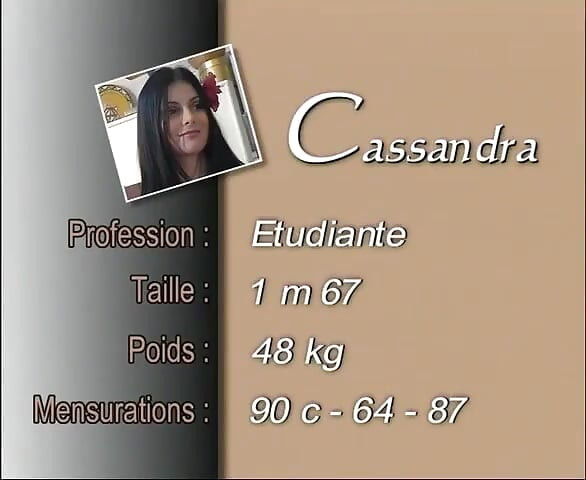 Verdadero amateur en casa: Cassandra realmente tiene un buen cuerpo