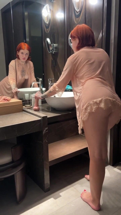 我在 Onlyfans 上回答更快，来打招呼！