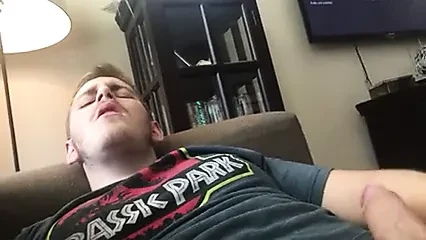 He cums hands free while he fingers his ass