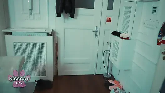 Ateşli evli kadın kocasını Amber Kawaii'nin içine boşalıyor ve paylaşılan yatakta sert sikişiyor