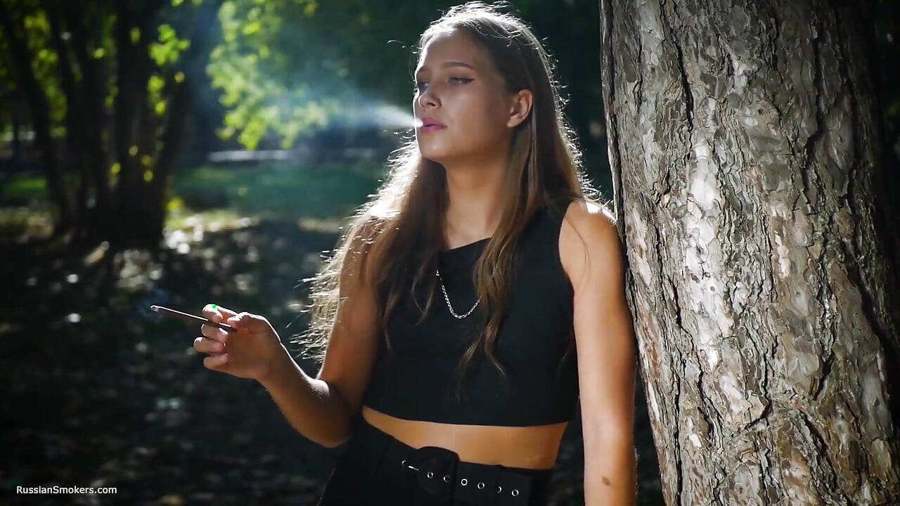 Szexi orosz csaj cigarettázik Beltéri stúdió