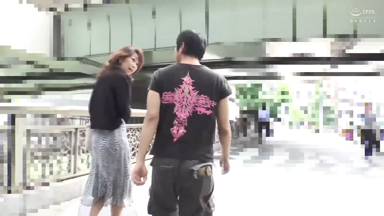 Cute mature woman Even though I'm old... I like MILFs who are cute and pretty. 07