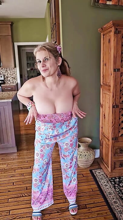 This Housewife has VERY BIG TITS compliation from ONLYFAN PAGE