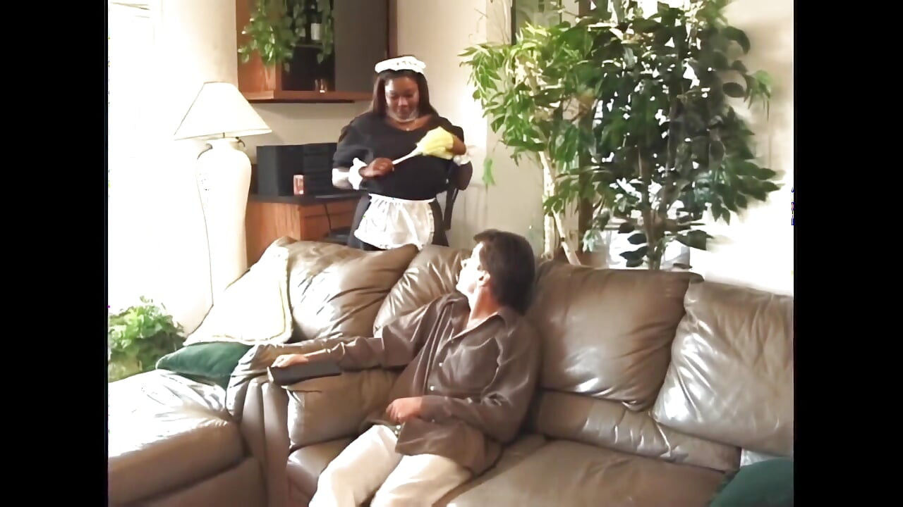 Bộ ngực khủng của quý cô