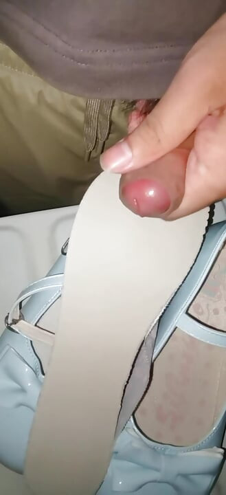 أحذية وجوارب الجيران