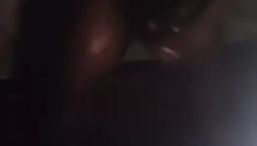 Siyah yarakla kendi kendine oynuyor