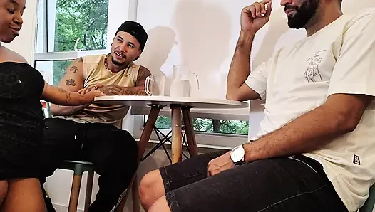 Dois Irmãos Numa Entrevista Para Tiffany Montavani Sentou Pirocada Na anã