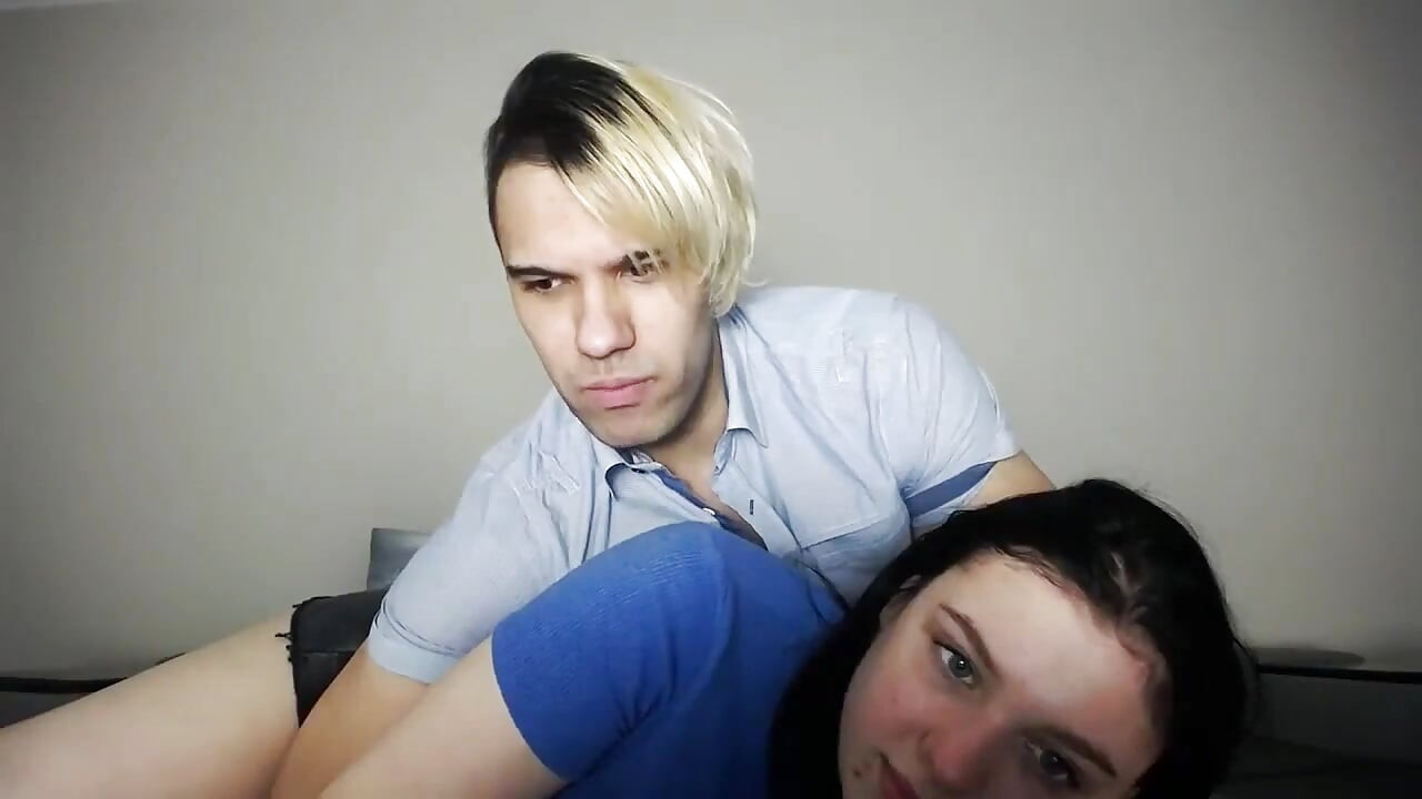 Para nastolatków na kamerze internetowej