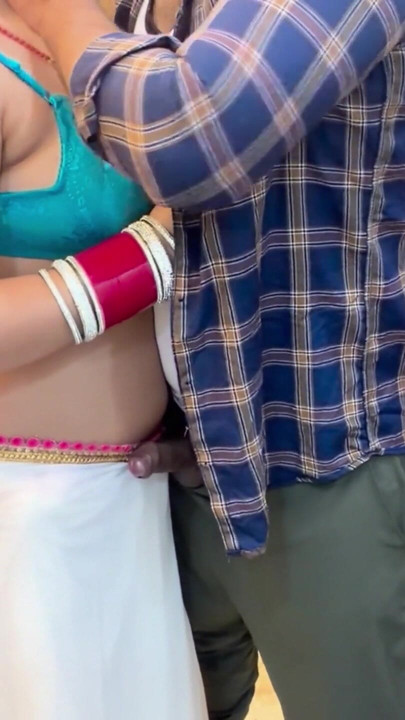 Bra Seller Ki Aagyi Mauj .. Jab Dekha Usne Alisha Bhabhi Ko Bra Try Krte Hue!!!! | क्लिप 1