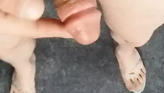 Kendi sissy precum'umun tadı, mmmm!!