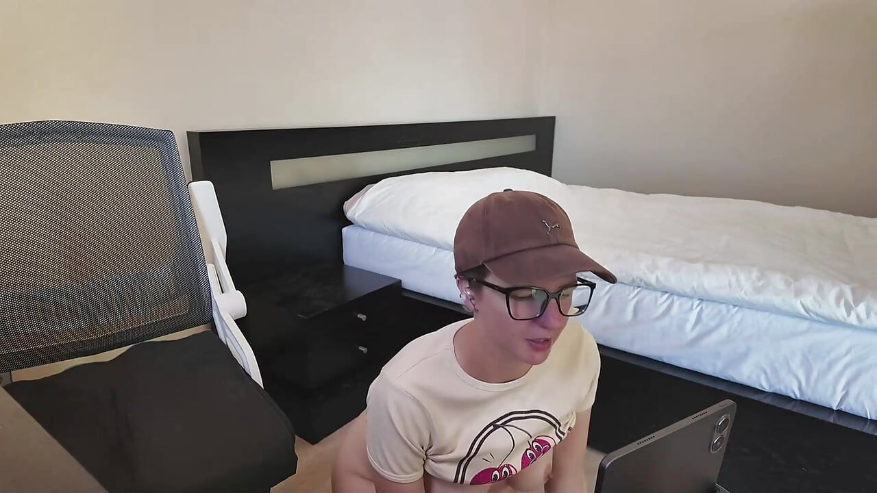 Njemačka MILF masturbira mokru pičku u camshowu #14