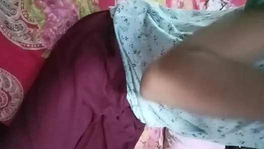 Une belle-sœur adolescente indienne se fait baiser par Jija