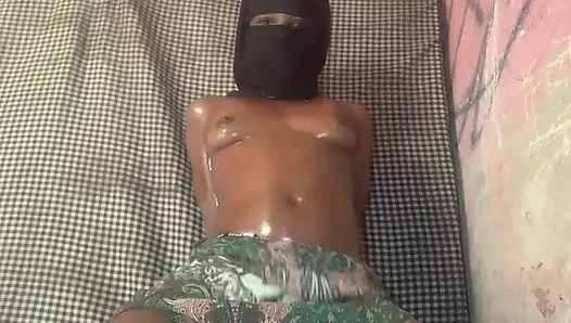 Ateşli minyon genç blackgurl234 twerk dansı ile kamerayı azdırıyor