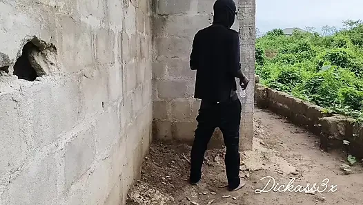Tamamlanmamış binanın dışında otobüste zenci sümüklü beli sikiyor
