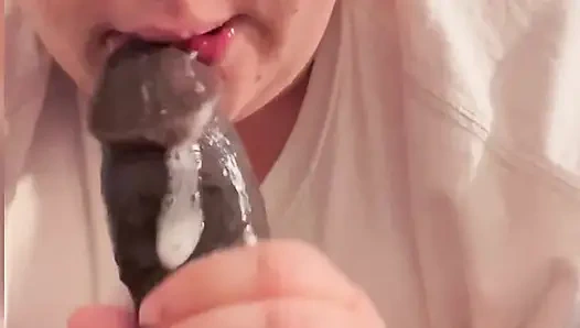 Üvey kız kardeşim beni emiyor eski sevgilim bana aptal fahişe demeye devam ediyor