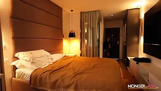 Миниатюрную Филиппинку полностью наполнил сливками белый член