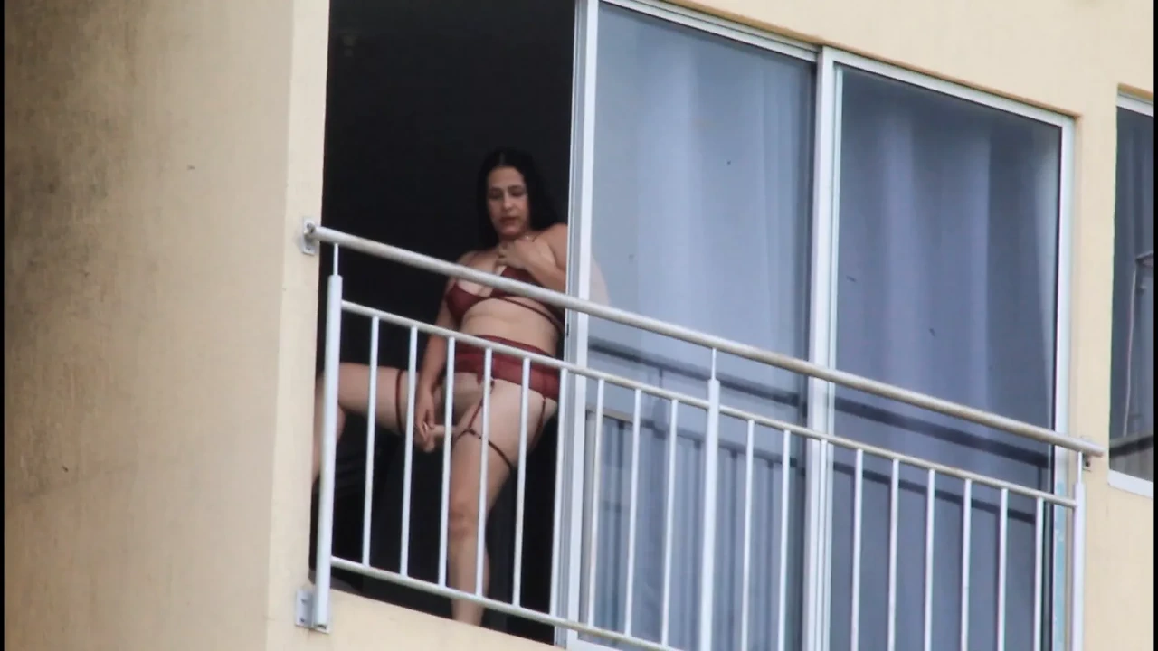 my neighbor loves to masturbate outdoors – Spanish porn