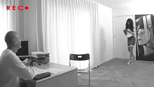 Огромный член сосет большие сиськи, черная девушка трахается в киску