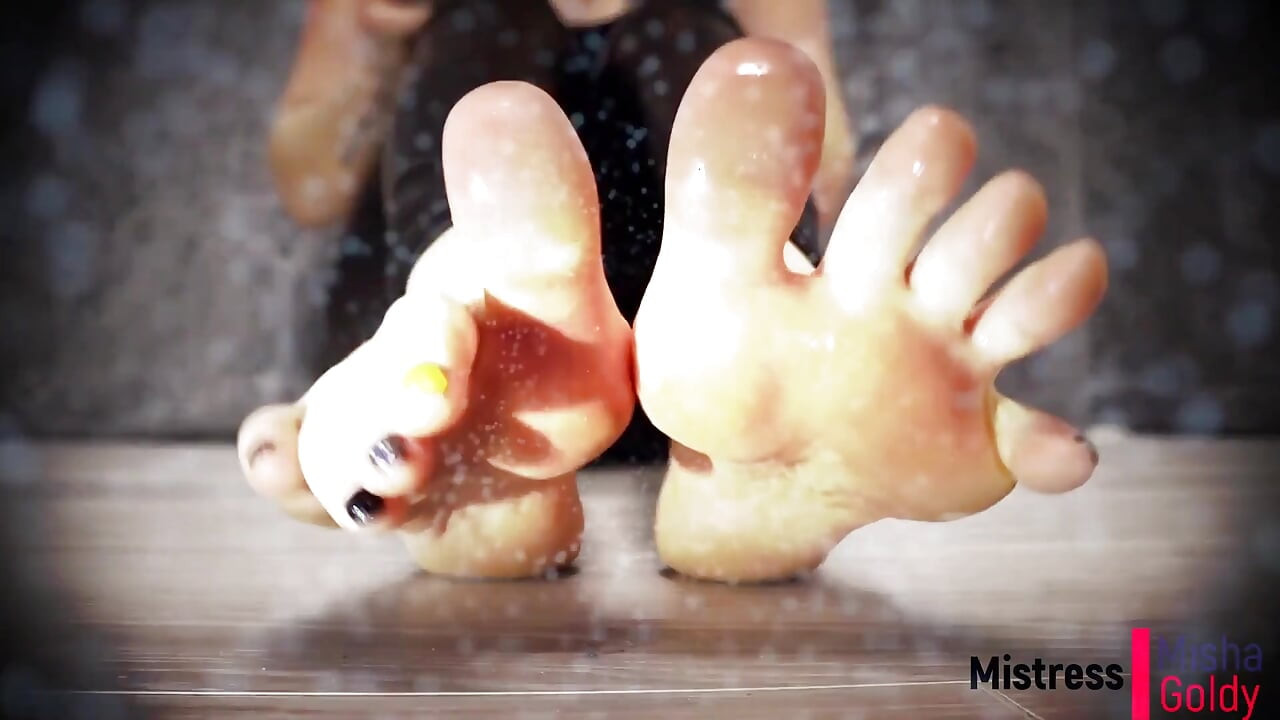 Deny your orgasm again and again over my oiled feet ! Mesmerizing mindfuck!