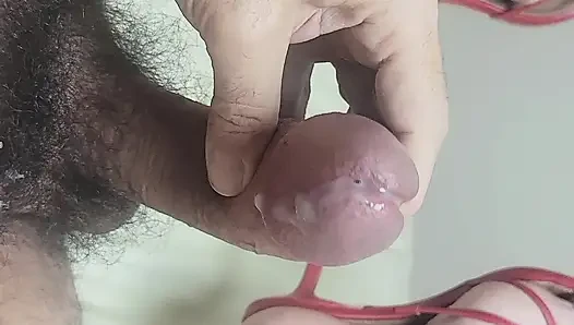 Kırmızı topuklu ayakkabılarla büyük yarağı sıvazlıyor