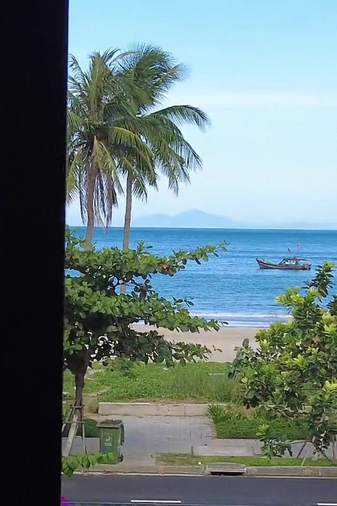 Amazing Location Sexy Vibes! Little Sneaky View of What's to Come