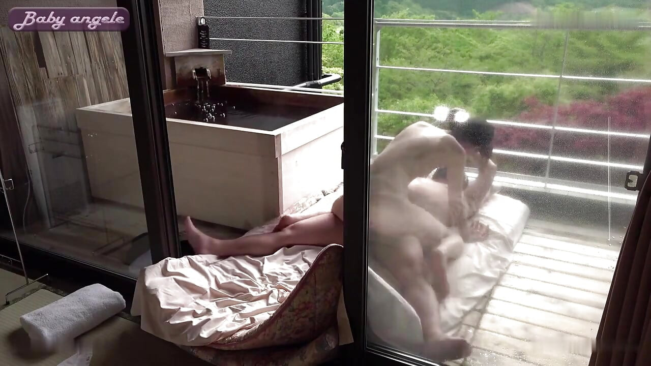 Hot Spring Getaway - De dimineață până seara într-o lungă scape privată