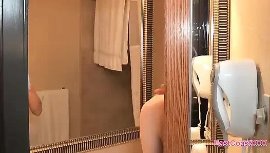 Lola Hunter снова трахает мужика из отеля