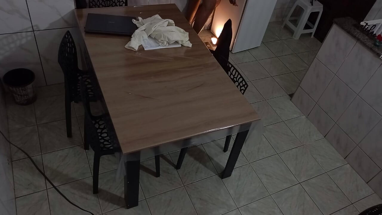Sihteerin persettä nussitaan kokoushuoneessa.