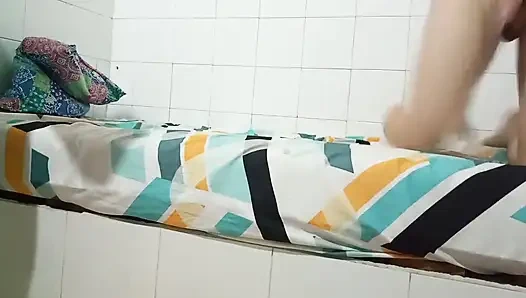 Горячая нью-йоркская брюнетка с большой задницей обожает трахаться со множеством мужчин