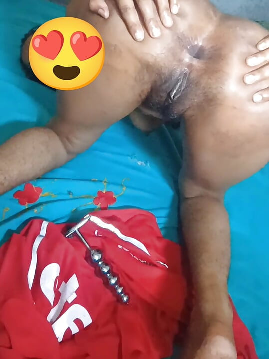 Göt tıkacı ile çıplak göt sikişi tek başına Pencaplı singel kız
