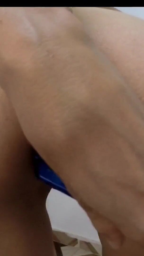 Teacher teaching how to shave a pussy | Clip 2