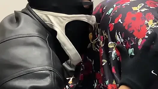 Tante girang espanol seksi suka mengendus lubang pantat dan celana dalam selingkuhannya.