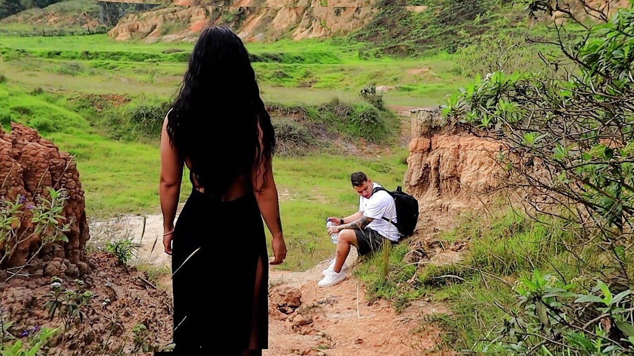 Outdoor sex! a pretty Colombian in the middle of the desert until I make her come