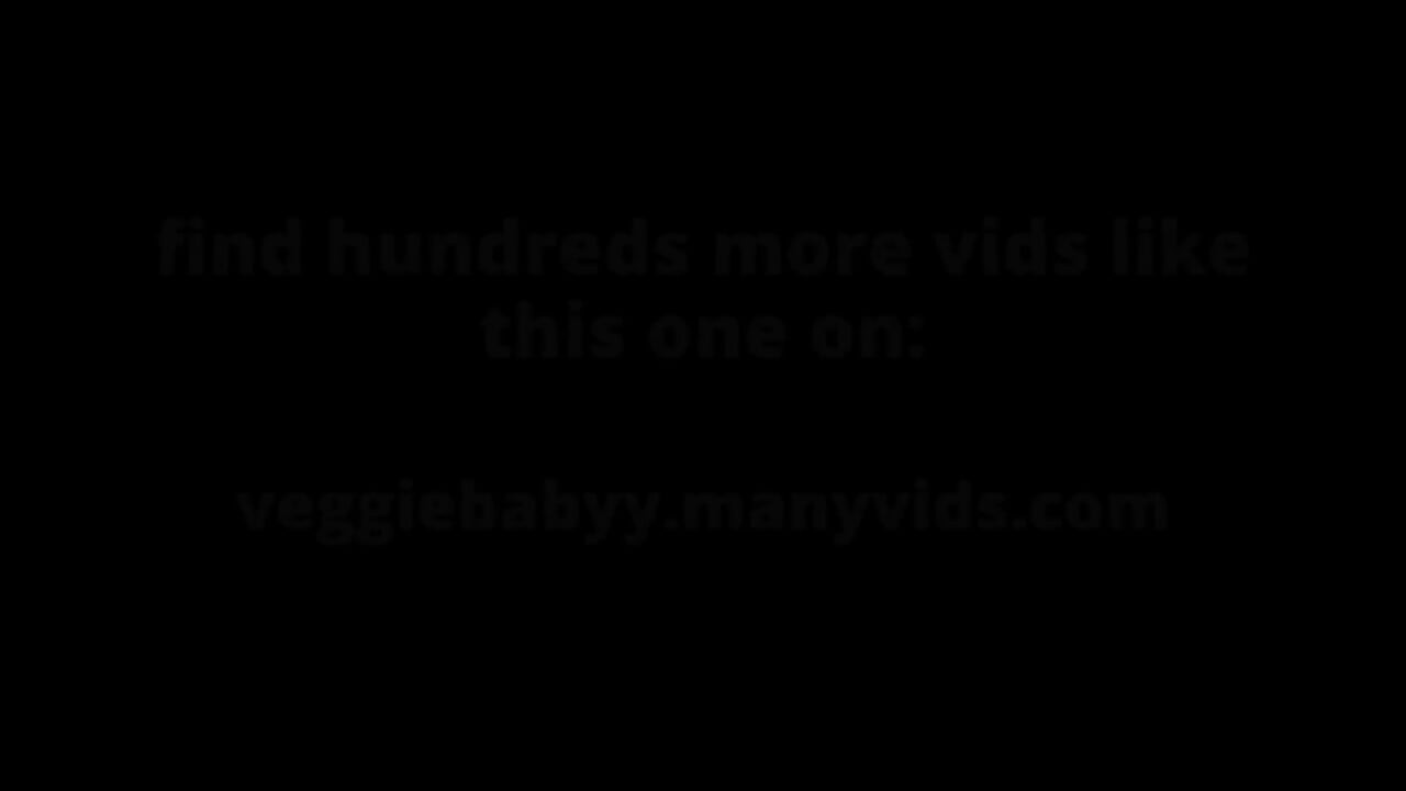 Çömelmiş kadın kötü ejderhaya biniyor ve işiyor - veggiebabyy
