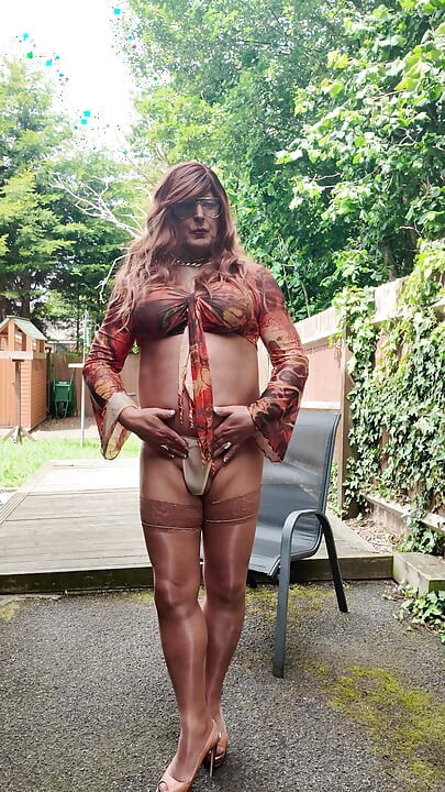 Crossdresser kellycd2022 masturbira u seksi tangama i štiklama