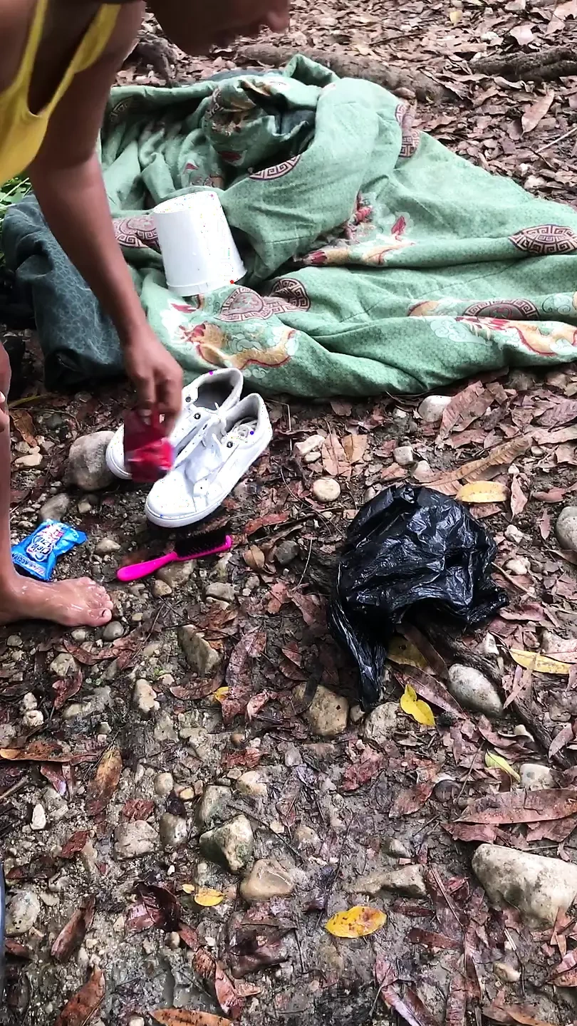 Mọi người được mời làm tình trên sông với người lạ