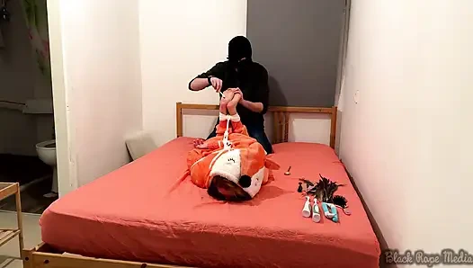 Мириам Связали И Пощекотали В Комзи