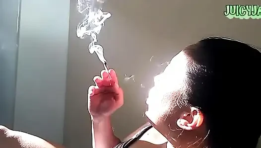 Rauchen und Husten Band 2 Nicht nackt zwischen der Arbeit eine schnelle Rauchpause machen. Ich liebe meine handgerollten Tabakrauch, aber sie