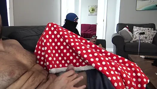 Stiefmutter konnte nicht widerstehen, nachdem ich meinen großen schwanz vor ihr blankgezogen habe