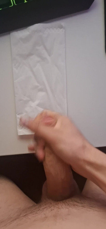 テーブルの上で潮吹き