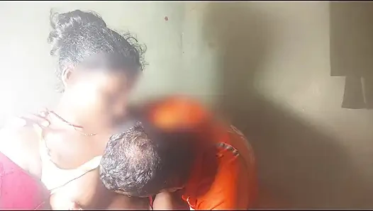 Swiggy delivery boy ne aunty ko uske ghar pe chuda