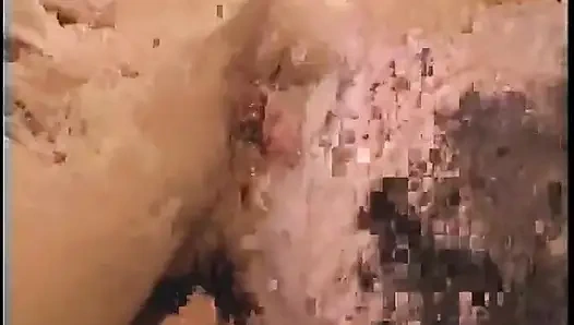 Sarışın ateşli kız büyük yarakla anal zevkin tadını çıkarıyor